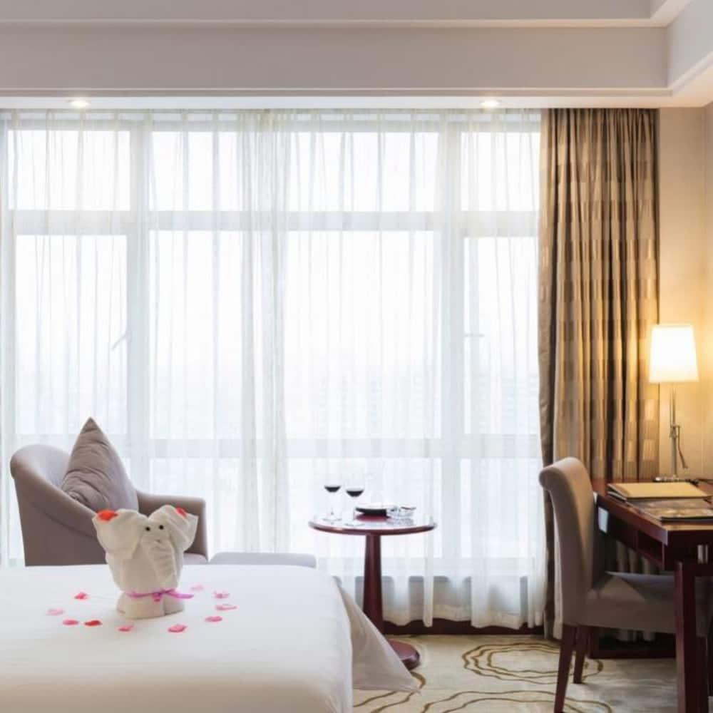 Manhatton Hotel Zhuhai Bagian luar foto