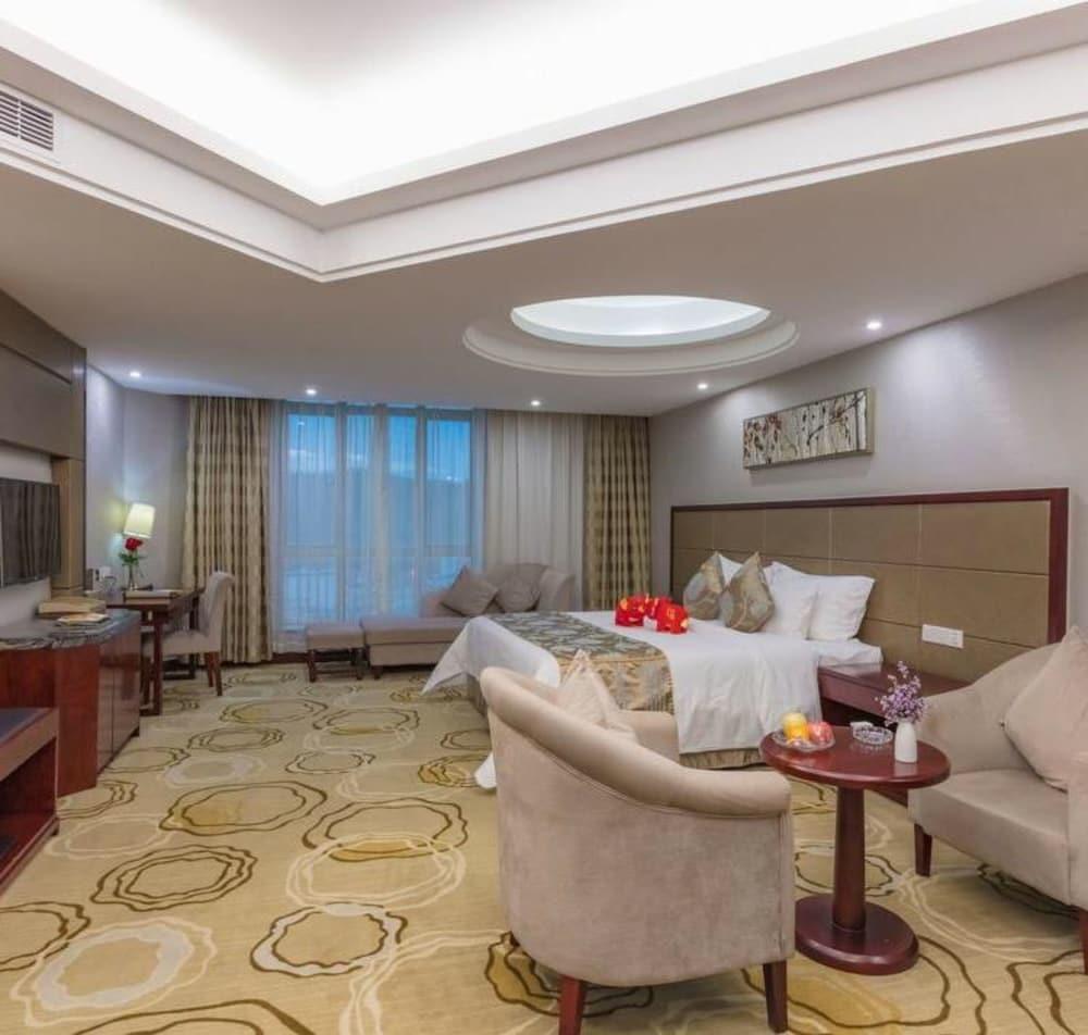 Manhatton Hotel Zhuhai Bagian luar foto