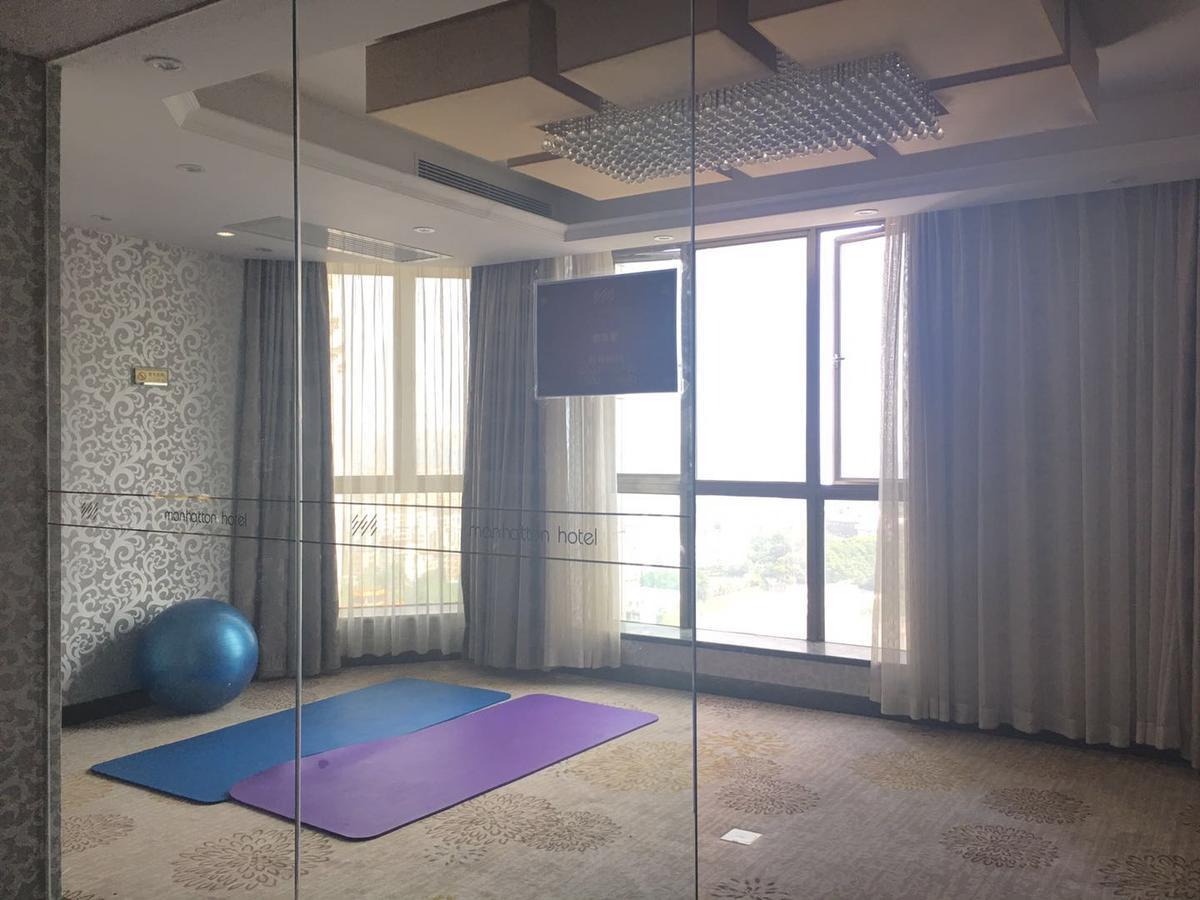 Manhatton Hotel Zhuhai Bagian luar foto