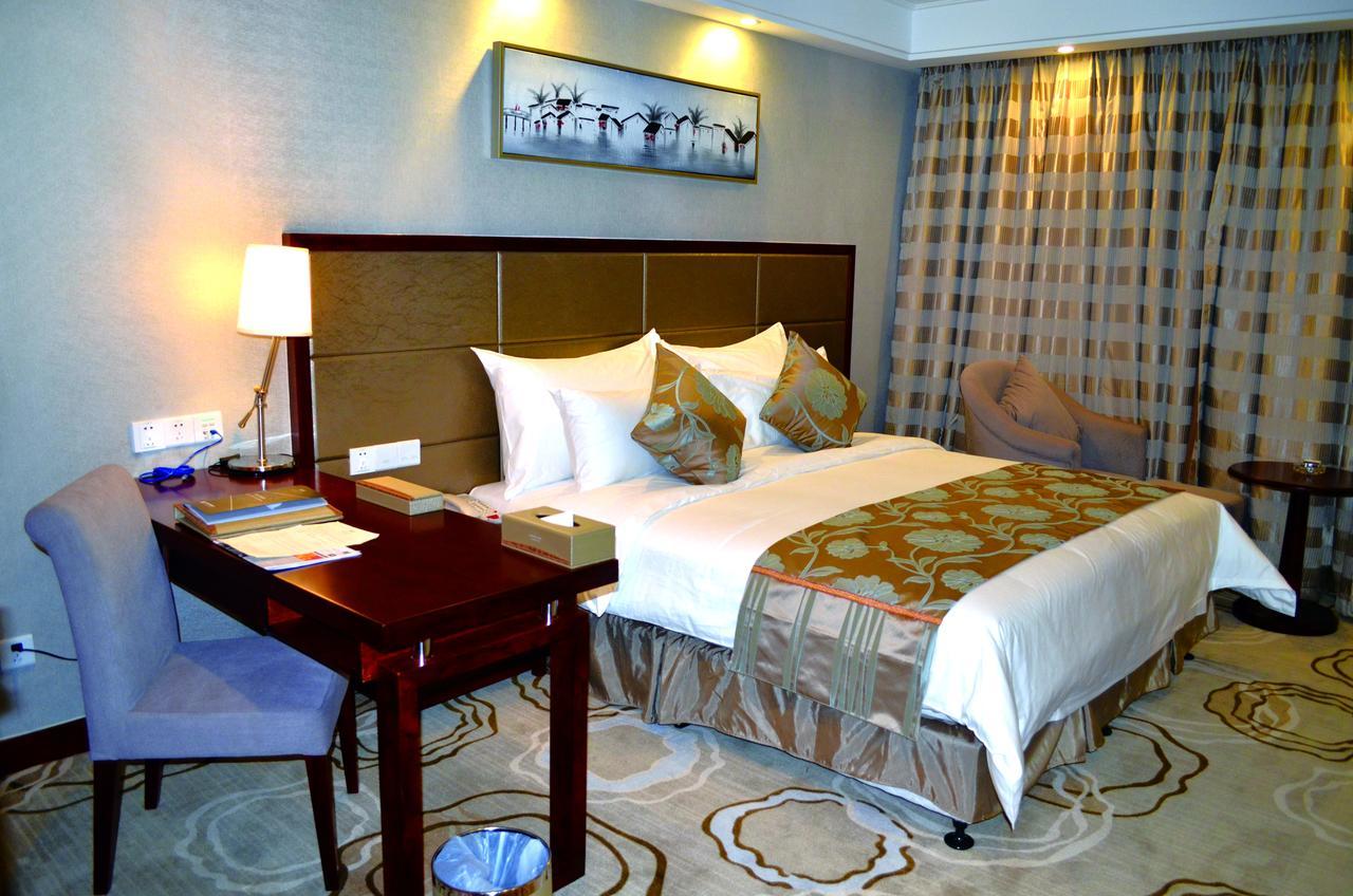Manhatton Hotel Zhuhai Bagian luar foto