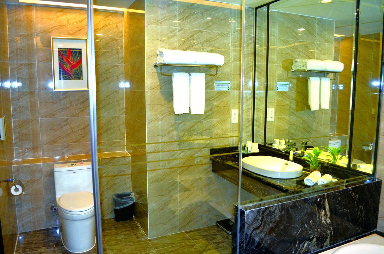Manhatton Hotel Zhuhai Bagian luar foto