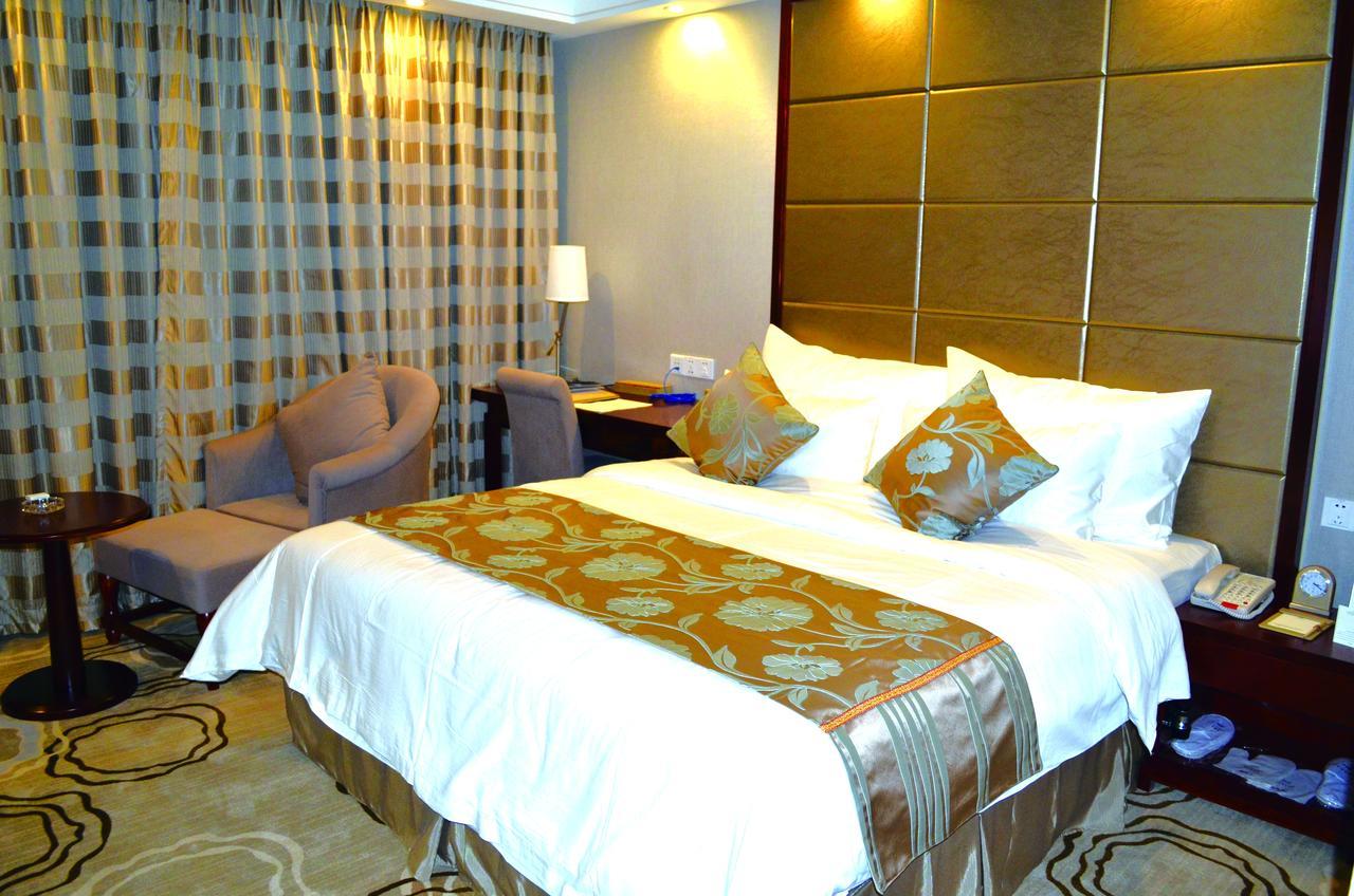 Manhatton Hotel Zhuhai Bagian luar foto