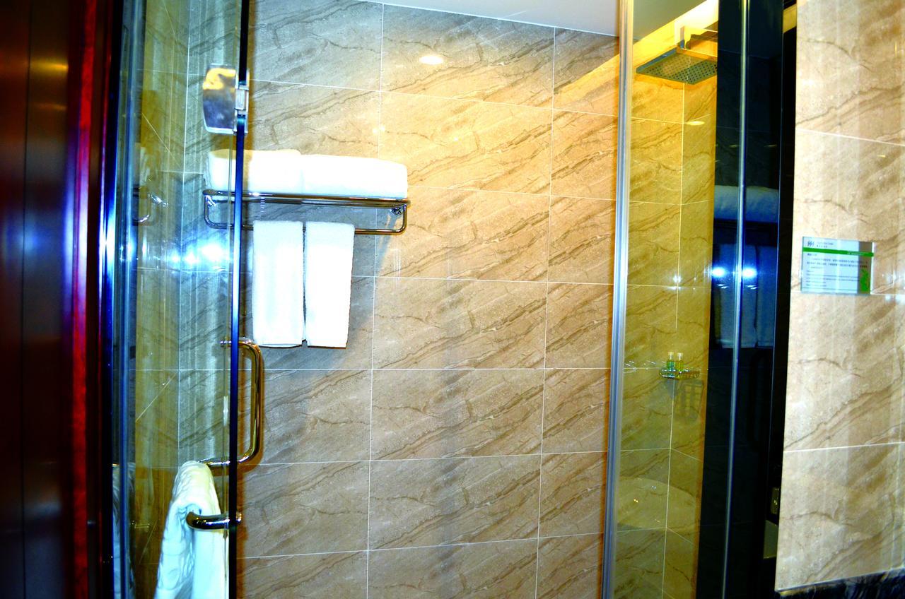 Manhatton Hotel Zhuhai Bagian luar foto