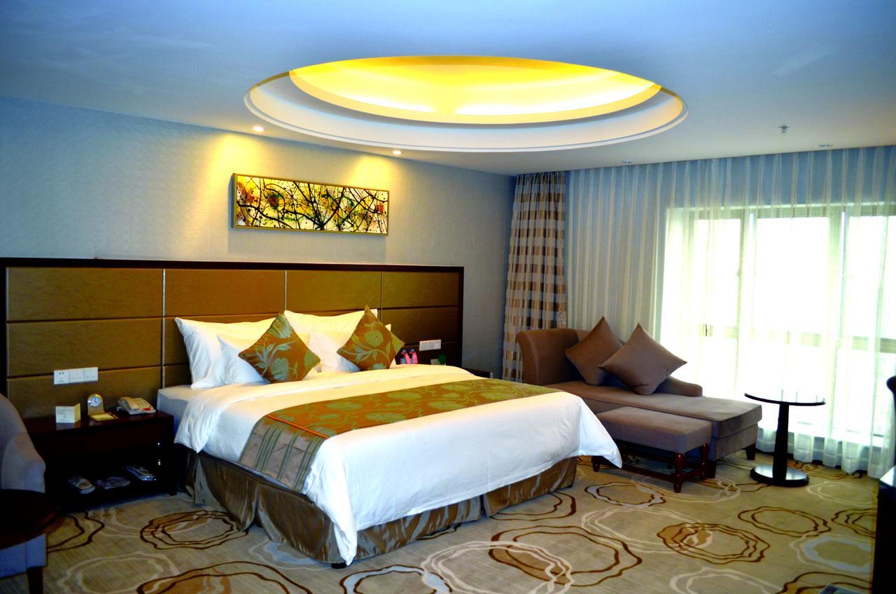 Manhatton Hotel Zhuhai Bagian luar foto