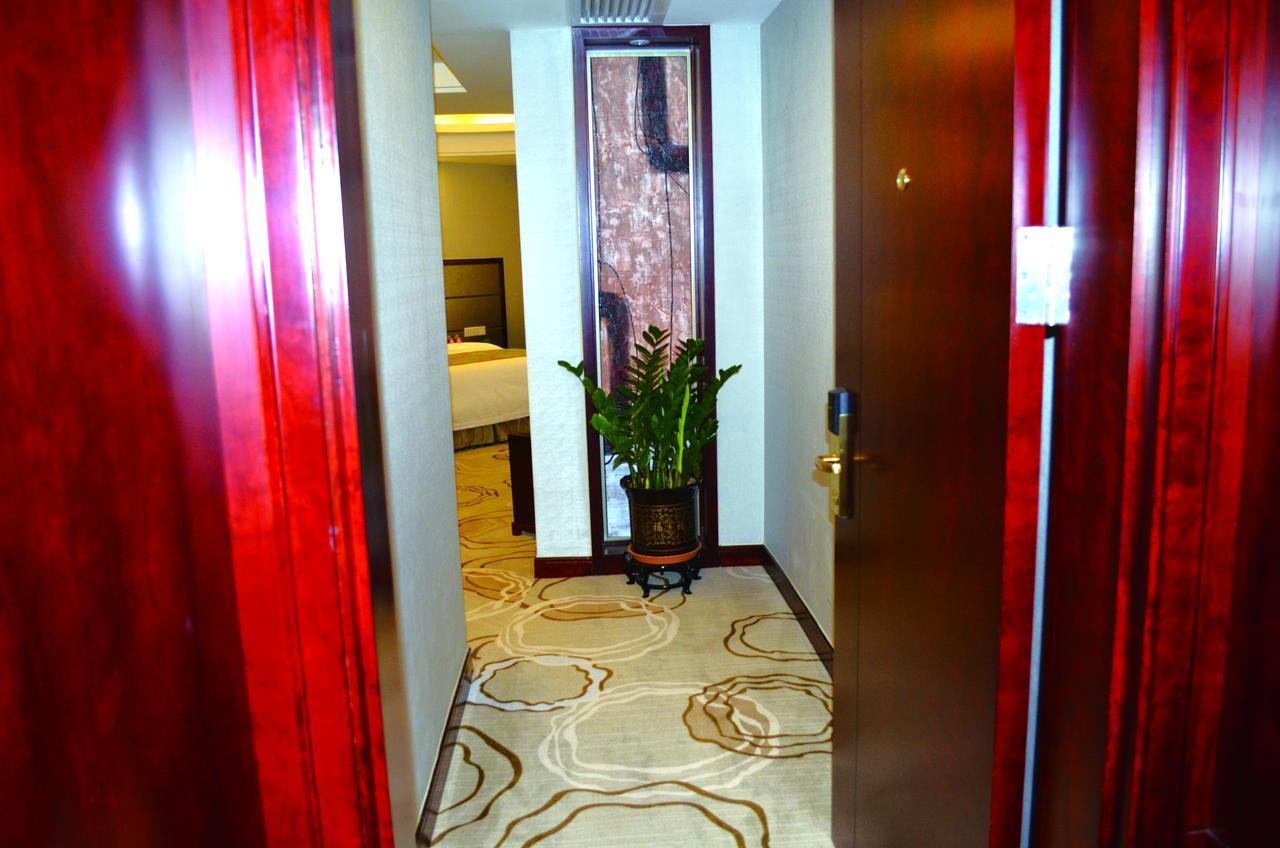 Manhatton Hotel Zhuhai Bagian luar foto
