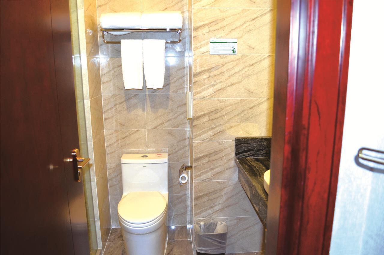 Manhatton Hotel Zhuhai Bagian luar foto