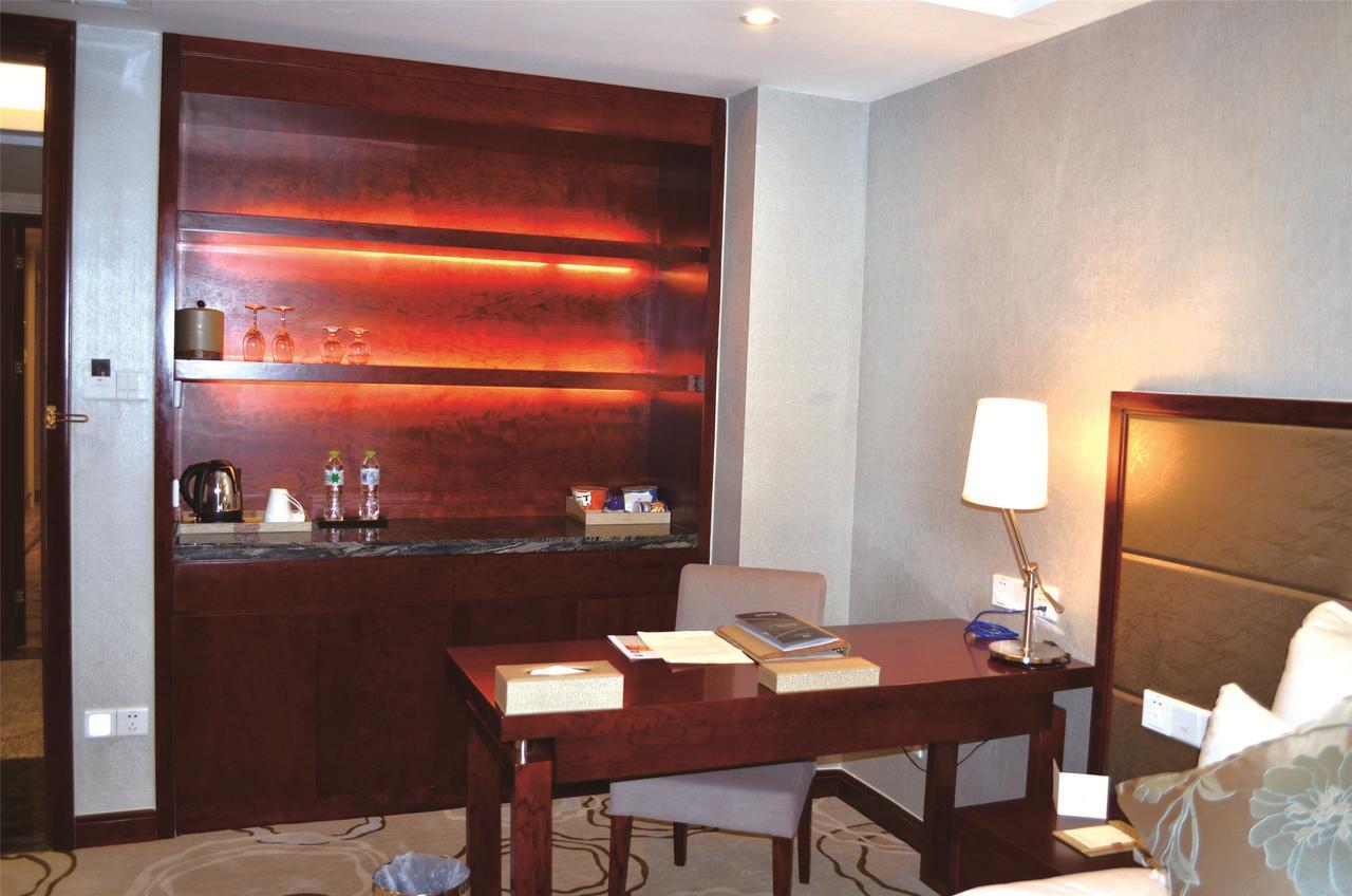 Manhatton Hotel Zhuhai Bagian luar foto