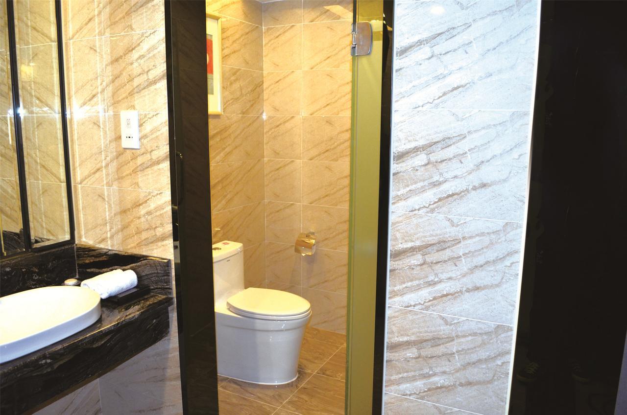 Manhatton Hotel Zhuhai Bagian luar foto