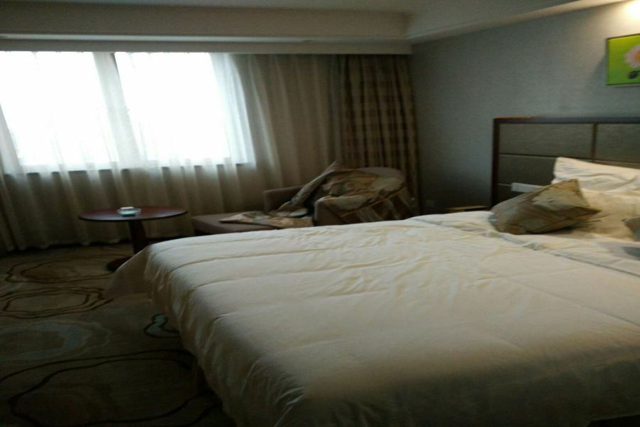 Manhatton Hotel Zhuhai Bagian luar foto