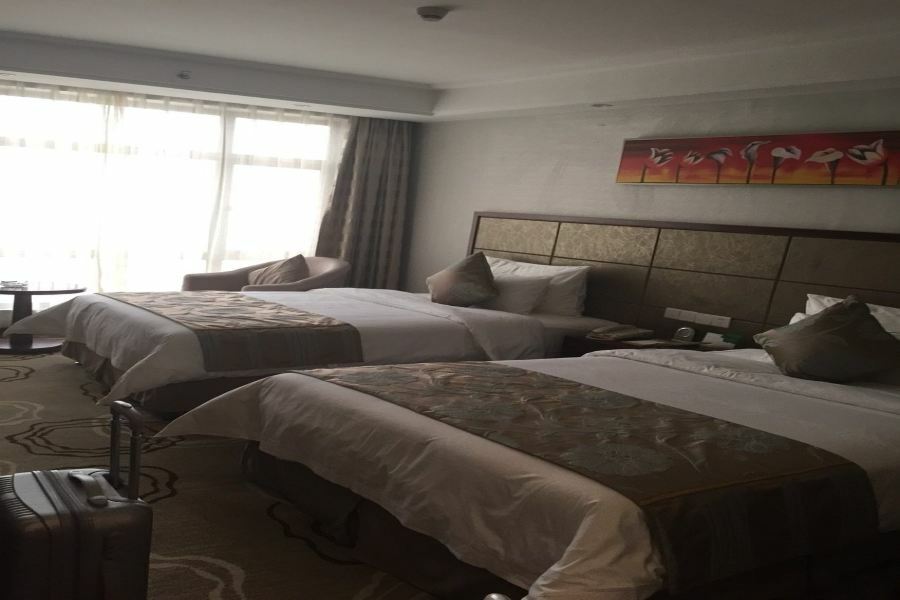 Manhatton Hotel Zhuhai Bagian luar foto
