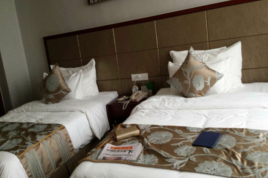 Manhatton Hotel Zhuhai Bagian luar foto